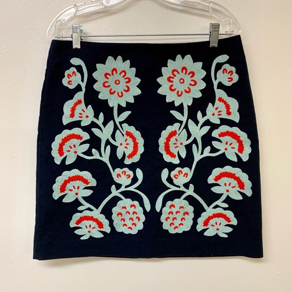 Boden Dresses & Skirts - Rare find 💕Boden embroidered skirt 💕